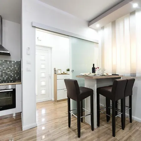 Apartment Shine