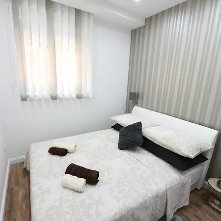 Shine Apartment *