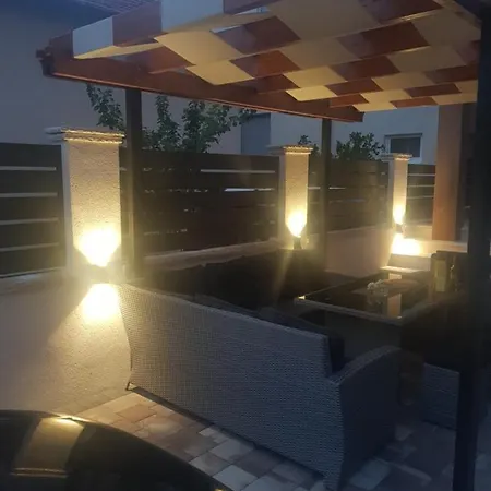 Shine Apartment *