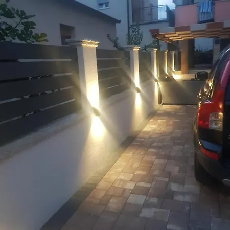 Shine Apartment *